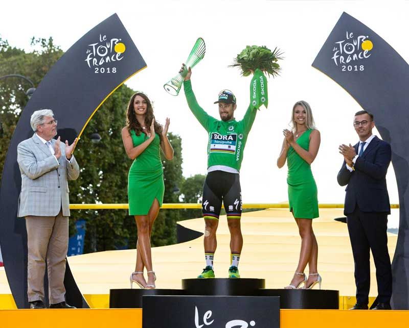 Tour De France Winner Geraint Thomas Celebrates with Škoda Auto Crystal Glass Trophy