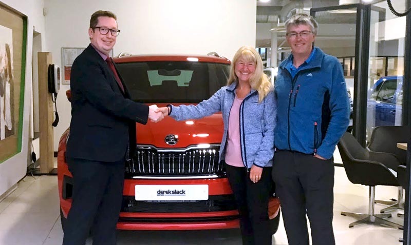 Mr & Mrs Loomes picking up their new Kodiaq from Sales Manager Andy Fowle this week.